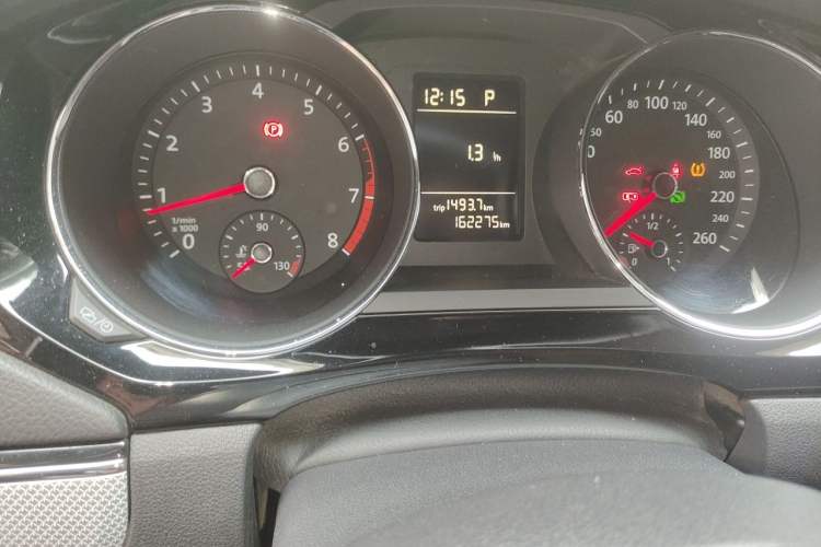 Used Volkswagen Sagitar 2017 230TSI Automatic Comfort Version Odometer Close Up