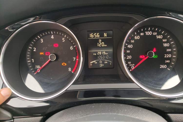 Used Volkswagen Sagitar 2017 1.6L Automatic Comfort Model Odometer Close Up