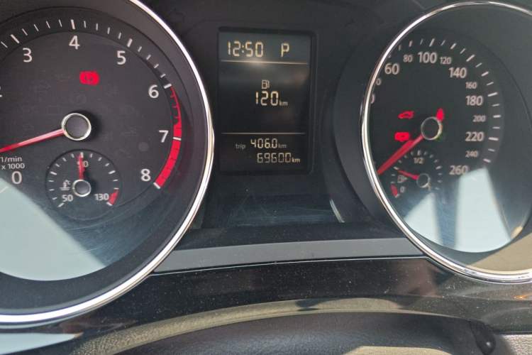 Used Volkswagen Sagitar 2017 230TSI Automatic Comfort Version Odometer Close Up