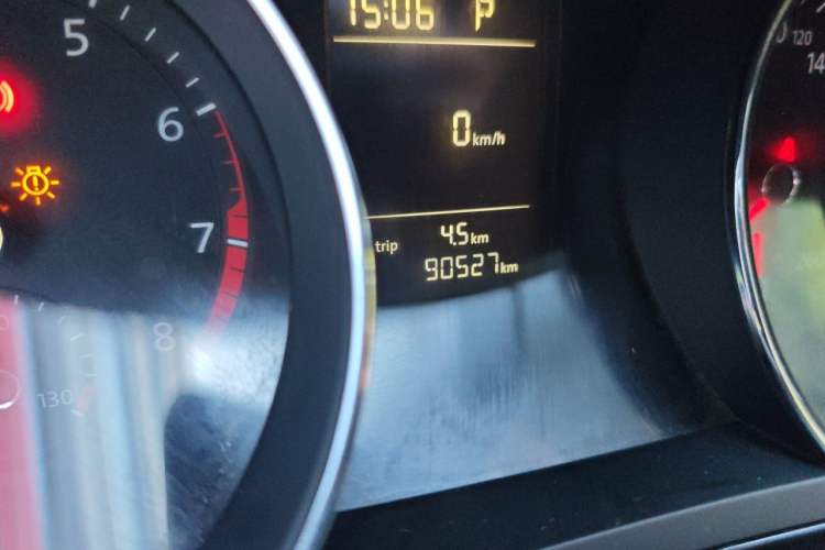 Used Volkswagen Sagitar 2017 230TSI Automatic Comfort Version Odometer Close Up