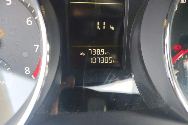 Used Volkswagen Sagitar 2017 230TSI Automatic Comfort Version Odometer Close Up