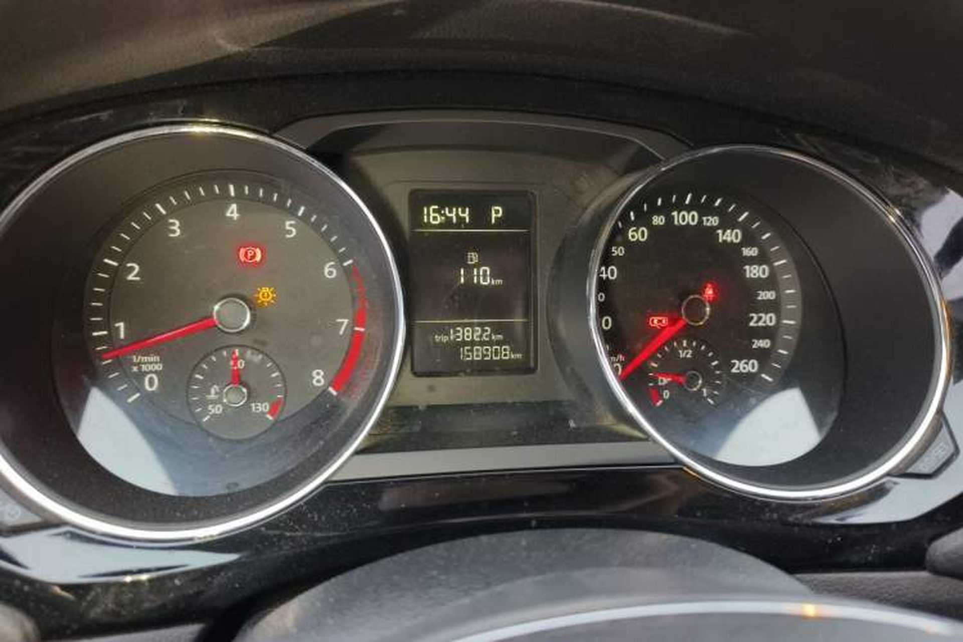 Used Volkswagen Sagitar 2017 230TSI Automatic Comfort Version Odometer Close Up