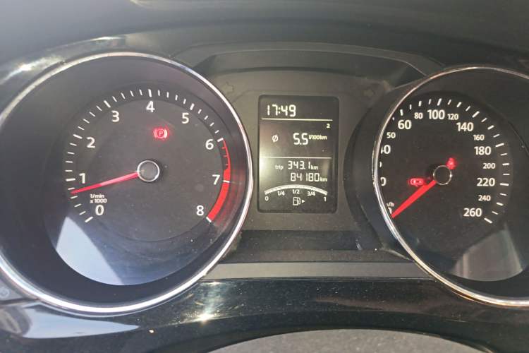 Used Volkswagen Sagitar 2017 1.6L Manual Comfort Model Odometer Close Up