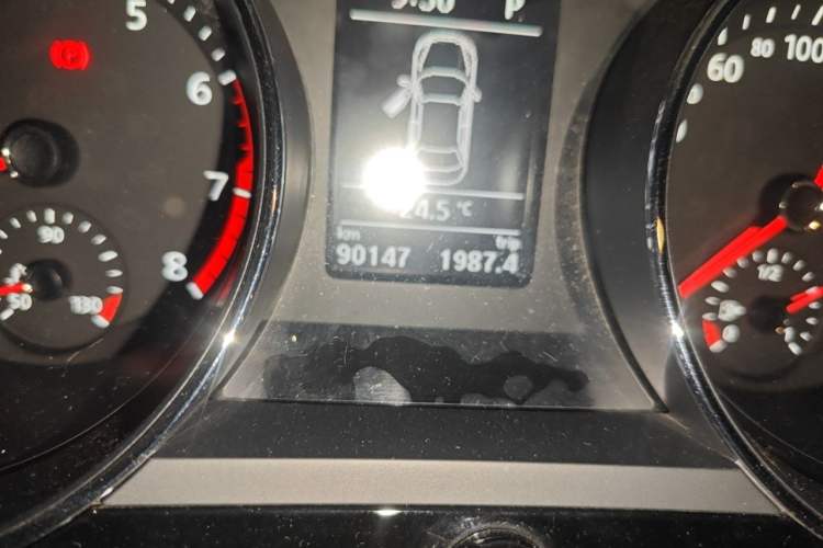 Used Volkswagen Sagitar 2017 230TSI Automatic Luxury Edition Odometer Close Up