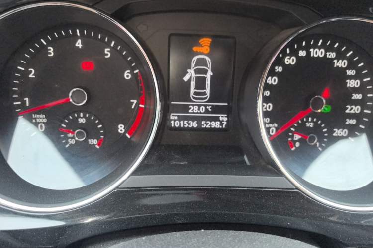 Used Volkswagen Sagitar 2017 230TSI Automatic Luxury Edition Odometer Close Up