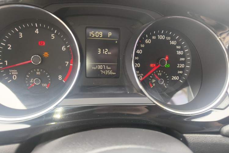 Used Volkswagen Sagitar 2017 230TSI Automatic Comfort Version Odometer Close Up