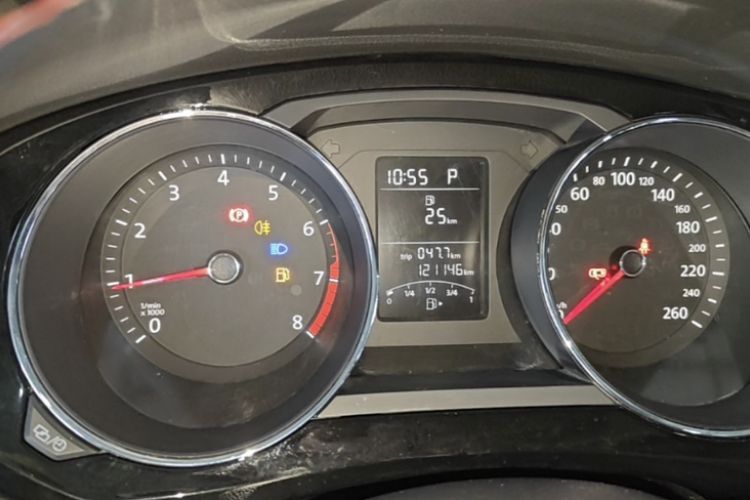 Used Volkswagen Sagitar 2017 1.6L Automatic Comfort Model Odometer Close Up