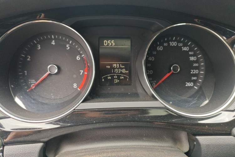 Used Volkswagen Sagitar 2017 1.6L Manual Comfort Model Odometer Close Up