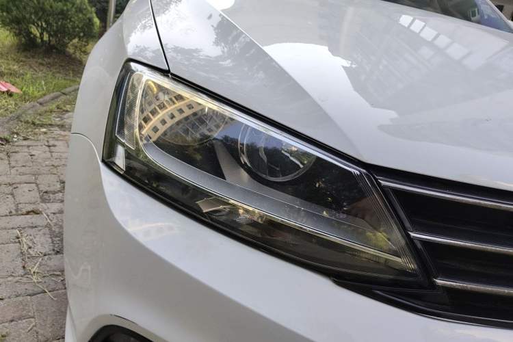 Used Volkswagen Sagitar 2017 230TSI Automatic Comfort Version Right Front Headlight