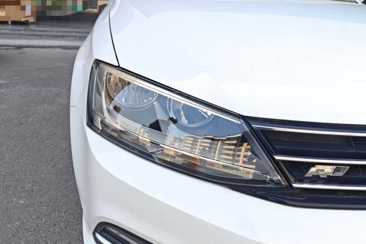 Used Volkswagen Sagitar 2017 1.6L Automatic Comfort Model Right Front Headlight