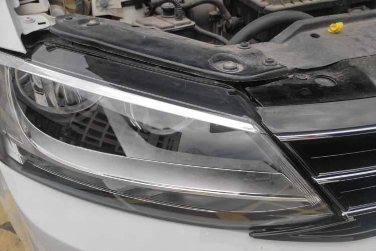 Used Volkswagen Sagitar 2017 1.6L Automatic Comfort Model Right Front Headlight