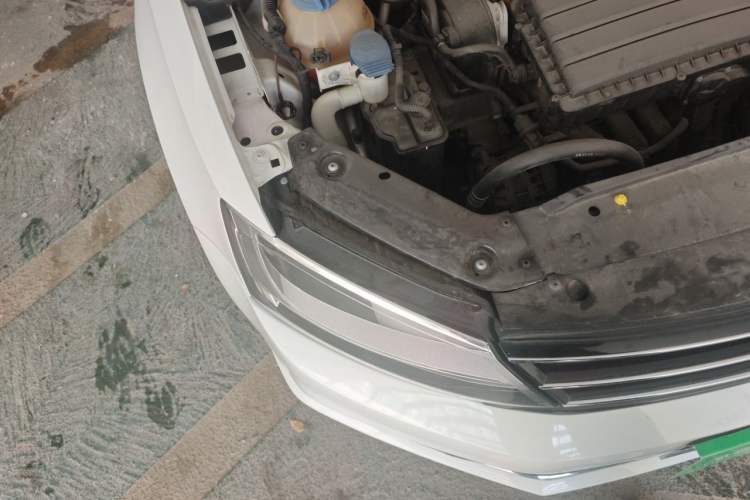 Used Volkswagen Sagitar 2017 1.6L Automatic Comfort Model Right Front Headlight