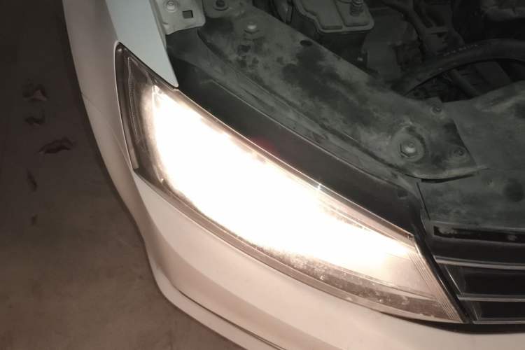 Used Volkswagen Sagitar 2017 1.6L Automatic Comfort Model Right Front Headlight