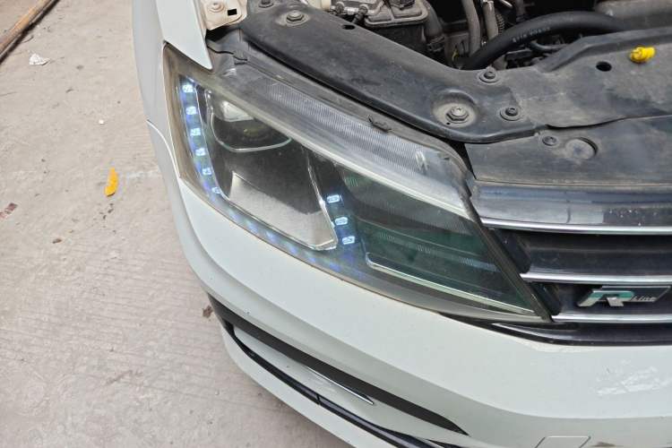 Used Volkswagen Sagitar 2017 280TSI Automatic R-Line Right Front Headlight