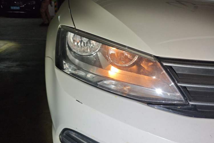 Used Volkswagen Sagitar 2017 1.6L Automatic Comfort Model Right Front Headlight