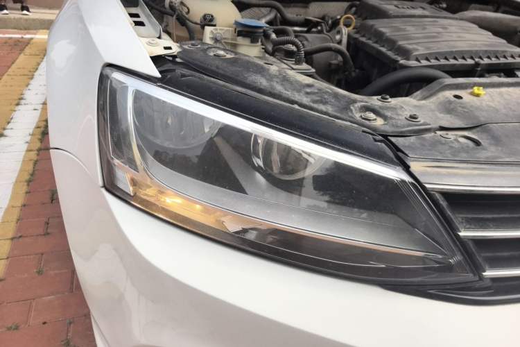Used Volkswagen Sagitar 2017 1.6L Automatic Comfort Model Right Front Headlight