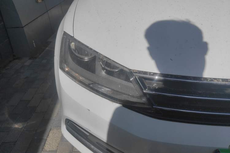 Used Volkswagen Sagitar 2017 1.6L Automatic Comfort Model Right Front Headlight