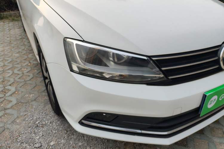 Used Volkswagen Sagitar 2017 1.6L Automatic Comfort Model Right Front Headlight