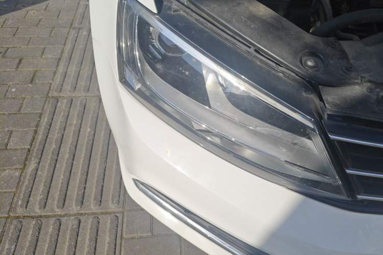Used Volkswagen Sagitar 2017 230TSI Automatic Comfort Version Right Front Headlight