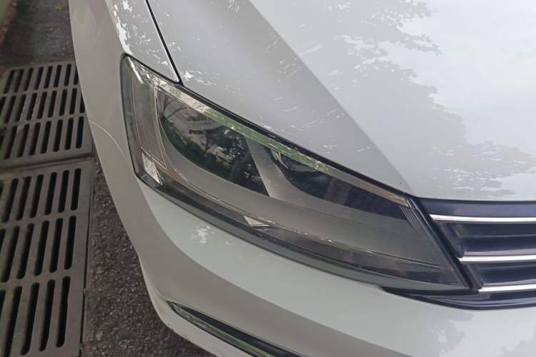 Used Volkswagen Sagitar 2017 1.6L Manual Comfort Model Right Front Headlight