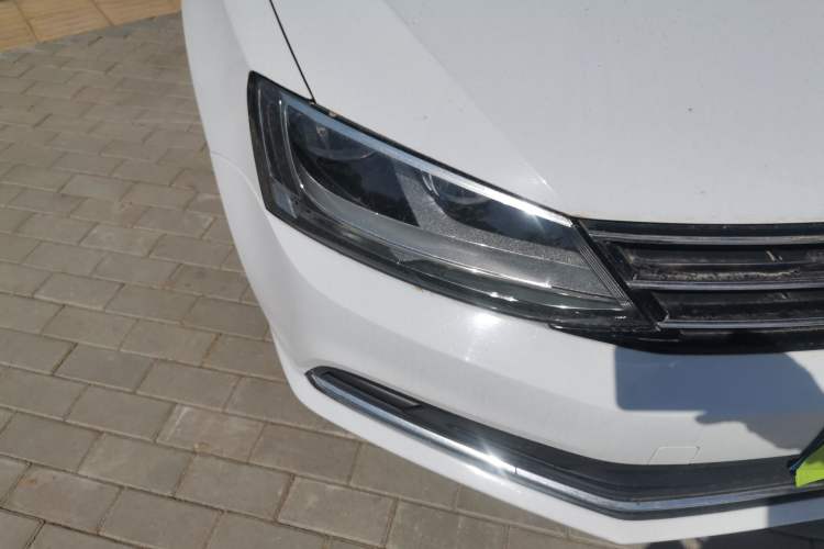 Used Volkswagen Sagitar 2017 230TSI Automatic Comfort Version Right Front Headlight