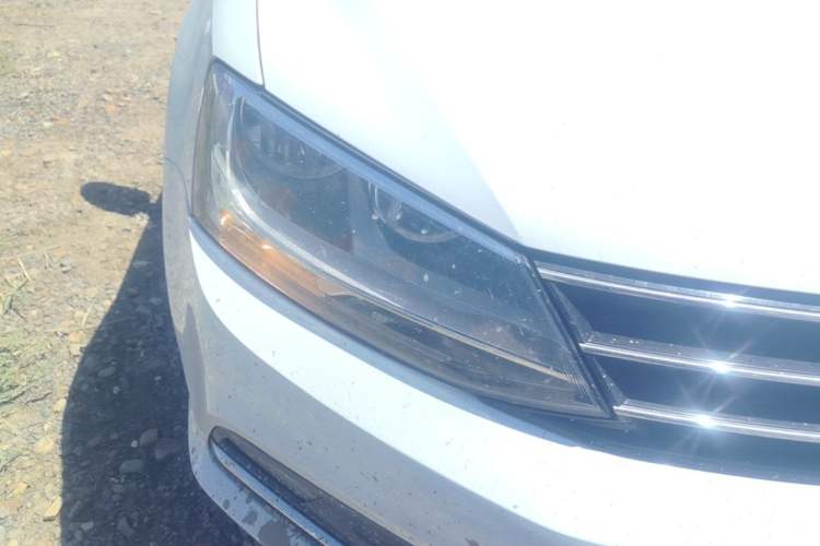 Used Volkswagen Sagitar 2017 230TSI Automatic Comfort Version Right Front Headlight