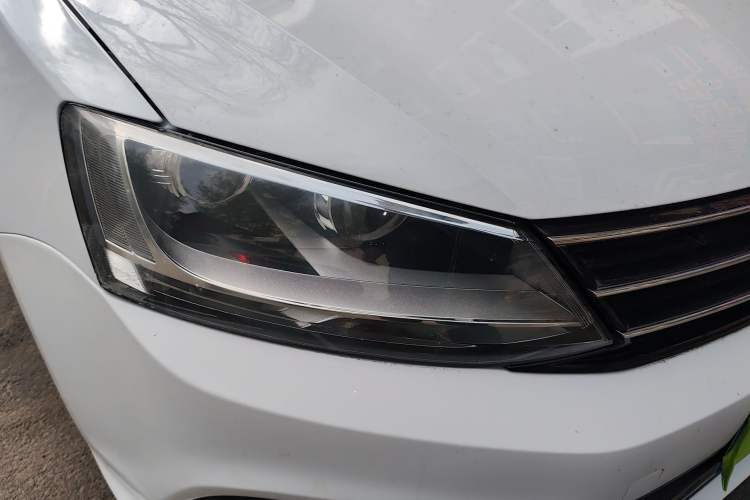 Used Volkswagen Sagitar 2017 1.6L Automatic Comfort Model Right Front Headlight