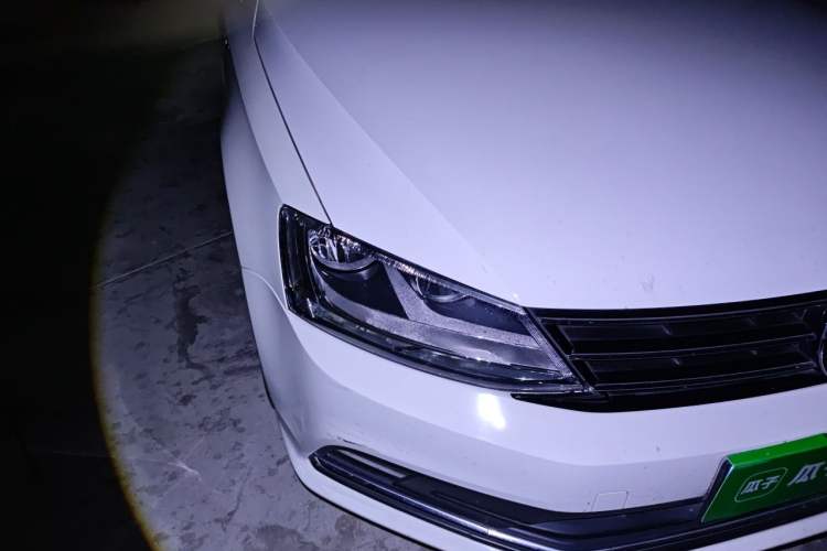 Used Volkswagen Sagitar 2017 1.6L Automatic Comfort Model Right Front Headlight