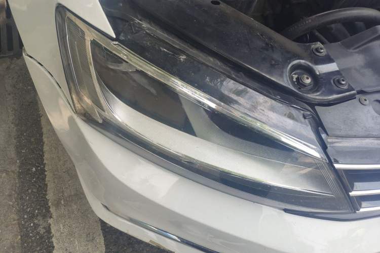 Used Volkswagen Sagitar 2017 1.6L Manual Comfort Model Right Front Headlight