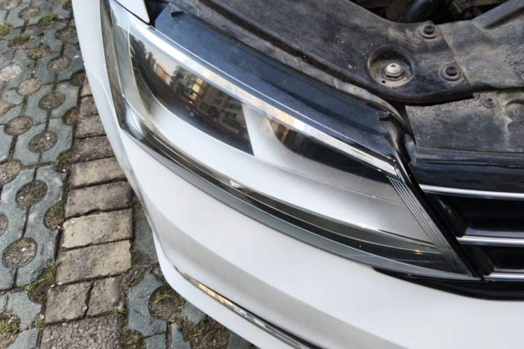 Used Volkswagen Sagitar 2017 1.6L Automatic Comfort Model Right Front Headlight