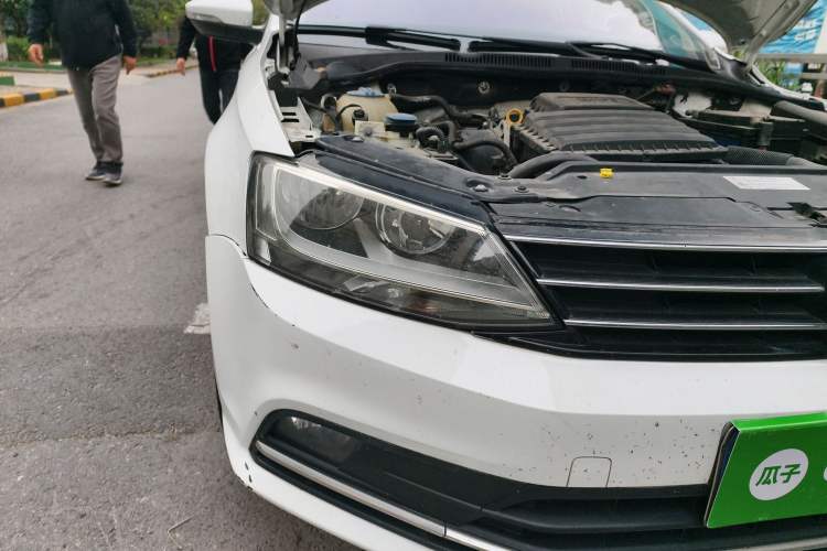 Used Volkswagen Sagitar 2017 1.6L Automatic Comfort Model Right Front Headlight