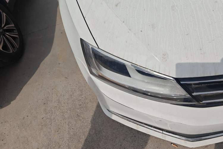 Used Volkswagen Sagitar 2017 230TSI Automatic Comfort Version Right Front Headlight