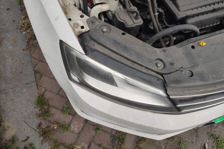 Used Volkswagen Sagitar 2017 230TSI Automatic Comfort Version Right Front Headlight