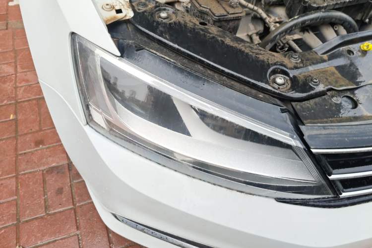 Used Volkswagen Sagitar 2017 1.6L Manual Comfort Model Right Front Headlight