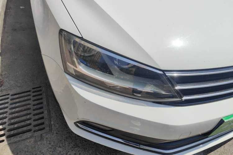 Used Volkswagen Sagitar 2017 1.6L Automatic Comfort Model Right Front Headlight