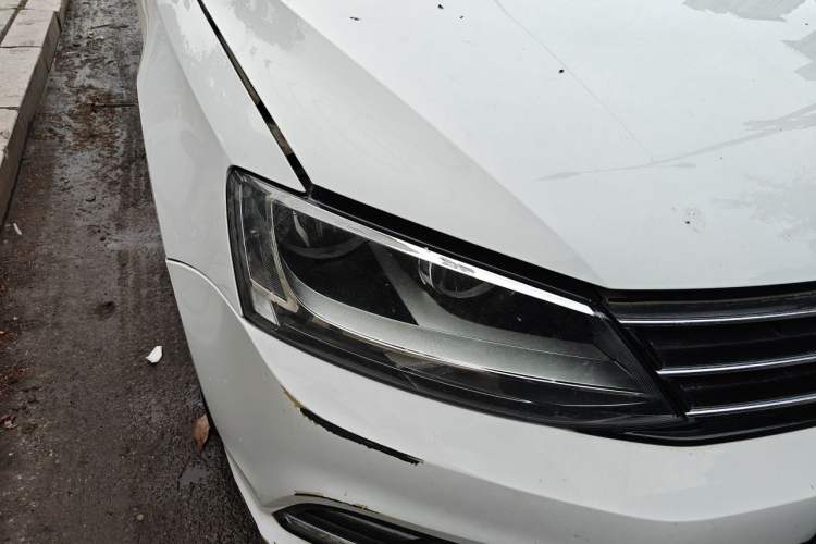 Used Volkswagen Sagitar 2017 1.6L Automatic Comfort Model Right Front Headlight