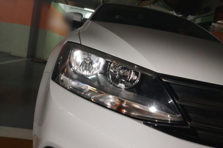 Used Volkswagen Sagitar 2017 230TSI Automatic Comfort Version Right Front Headlight