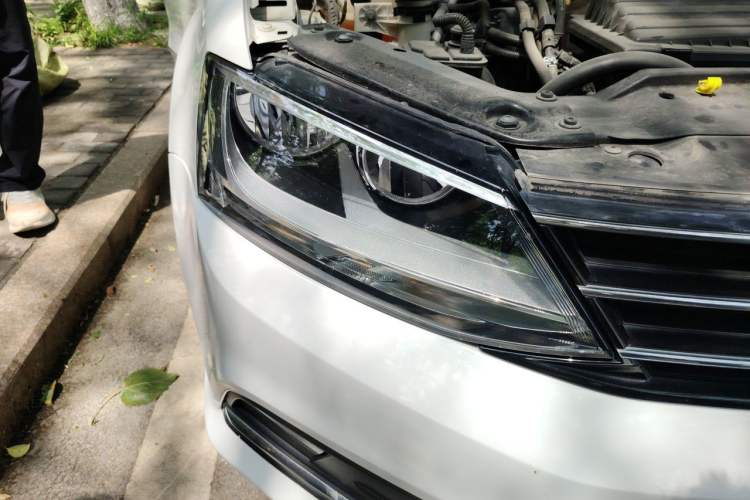 Used Volkswagen Sagitar 2017 230TSI Automatic Comfort Version Right Front Headlight