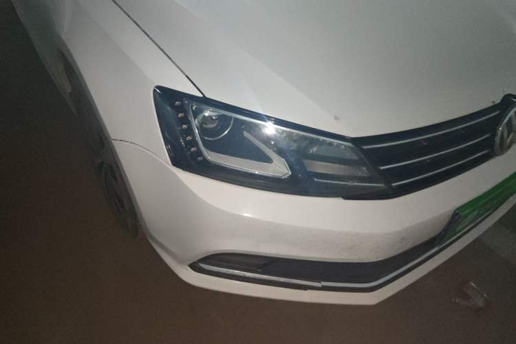 Used Volkswagen Sagitar 2017 230TSI Automatic Comfort Version Right Front Headlight