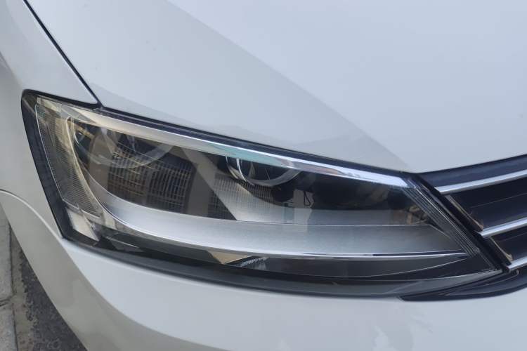 Used Volkswagen Sagitar 2017 1.6L Automatic Comfort Model Right Front Headlight