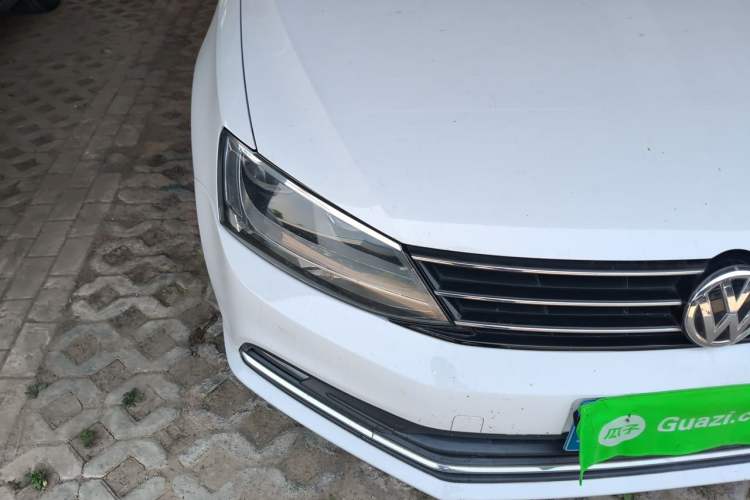 Used Volkswagen Sagitar 2017 180TSI Automatic Leading Model Right Front Headlight