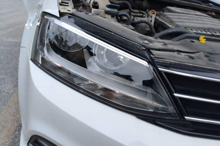 Used Volkswagen Sagitar 2017 1.6L Automatic Comfort Model Right Front Headlight