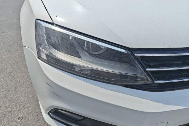Used Volkswagen Sagitar 2017 1.6L Automatic Comfort Model Right Front Headlight