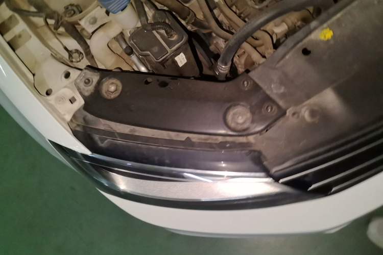 Used Volkswagen Sagitar 2017 230TSI Automatic Comfort Version Right Front Headlight
