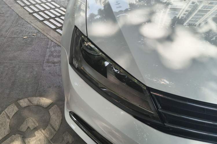 Used Volkswagen Sagitar 2017 230TSI Automatic Comfort Version Right Front Headlight