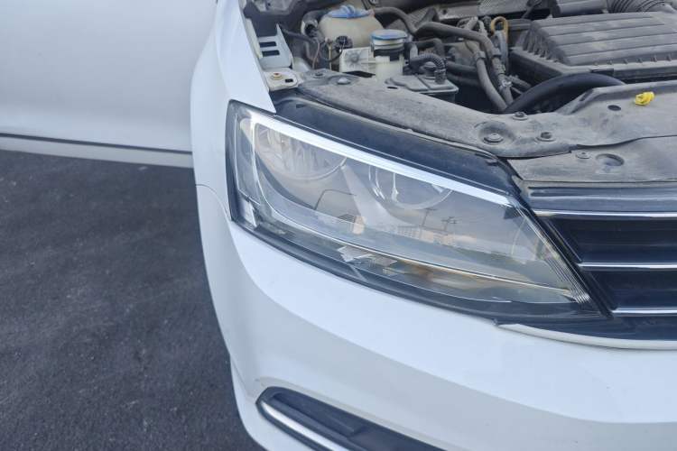 Used Volkswagen Sagitar 2017 230TSI Automatic Comfort Version Right Front Headlight