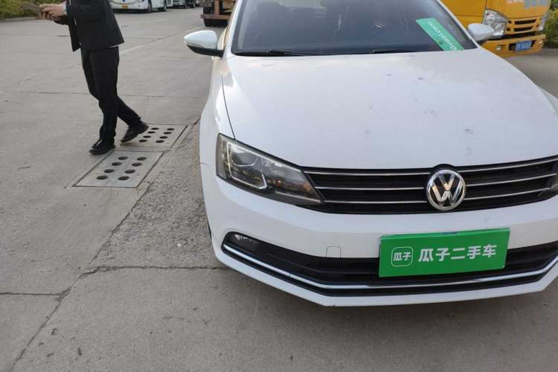 Used Volkswagen Sagitar 2017 1.6L Automatic Comfort Model Right Front Headlight