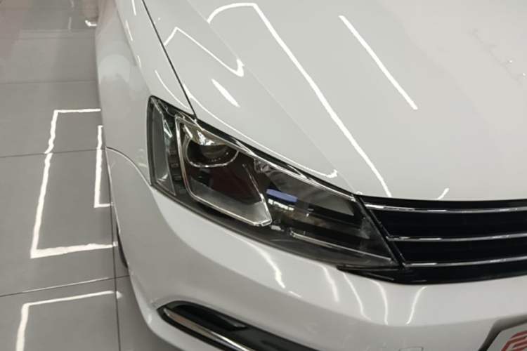 Used Volkswagen Sagitar 2017 230TSI Automatic Comfort Version Right Front Headlight