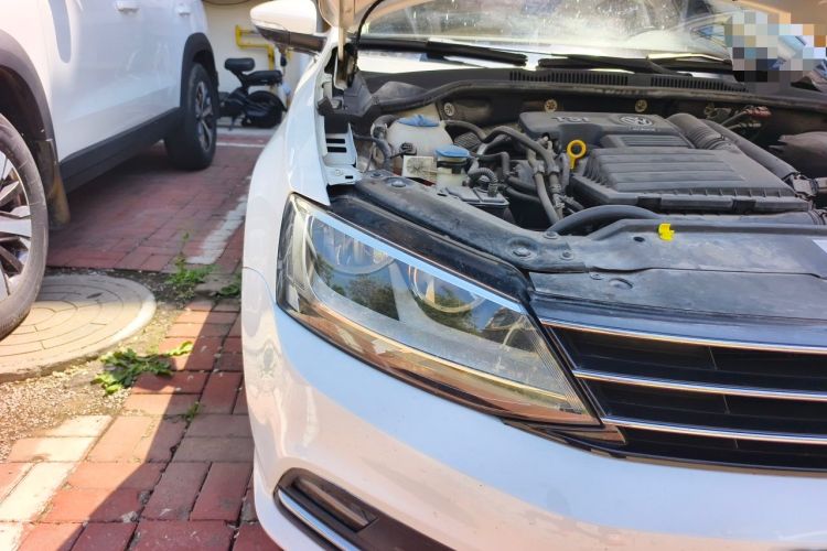 Used Volkswagen Sagitar 2017 230TSI Automatic Comfort Version Right Front Headlight