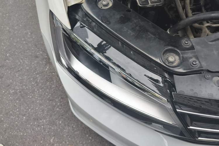 Used Volkswagen Sagitar 2017 230TSI Automatic Comfort Version Right Front Headlight